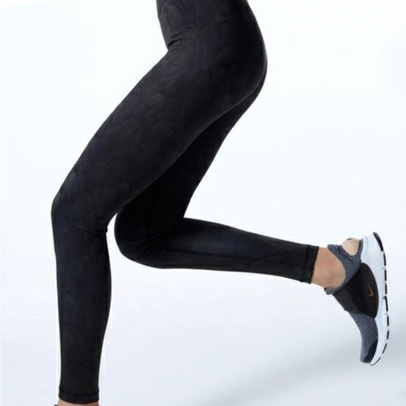 Aritzia The Constant Grey Pattern Leggings - Picture 6 of 6